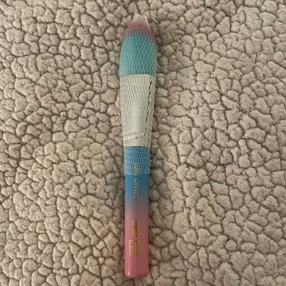 The Beauty Crop- powder brush